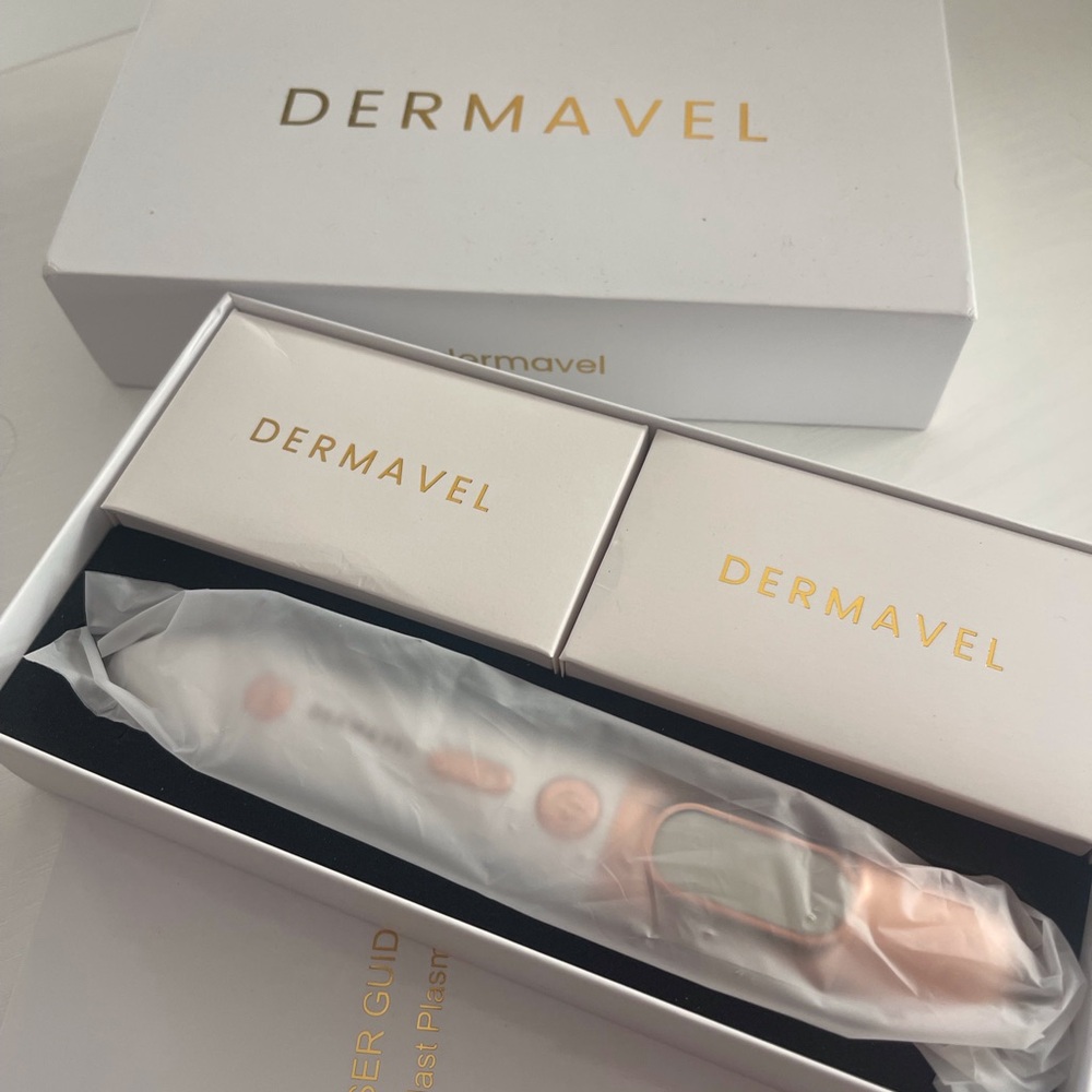 Gold Skincare Tool Sleek Design